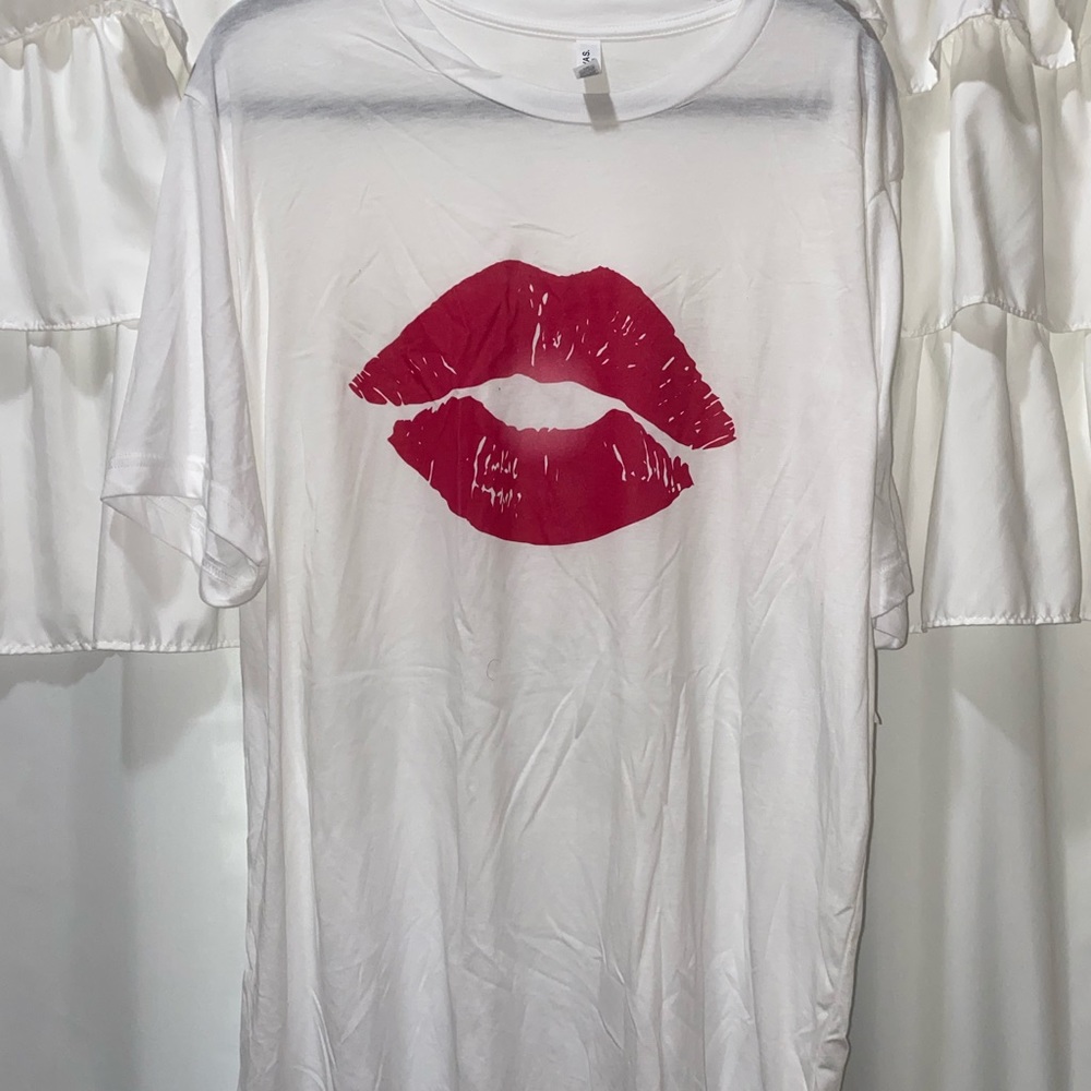 Pink Lily Hot Pink Lips T-shirt BNWT!